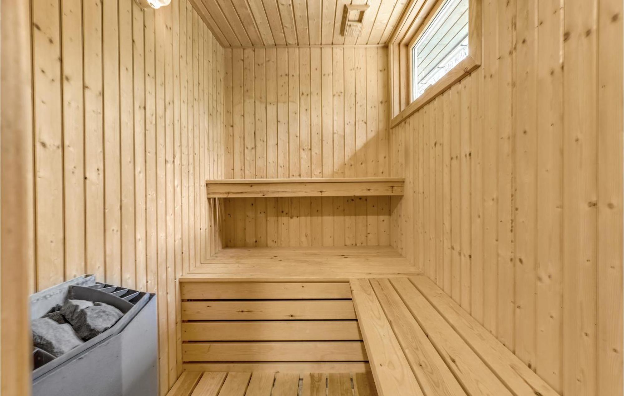 Lovely Home In Nexo With Kitchen Neksø Exterior foto
